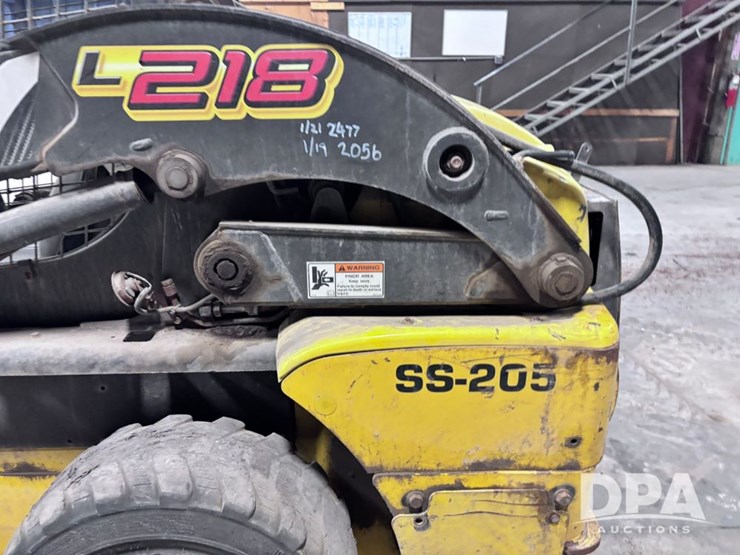 2011-new-holland-l218-image-24