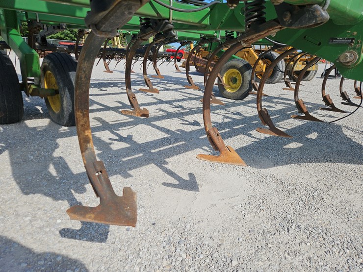 john-deere-2210-image-5