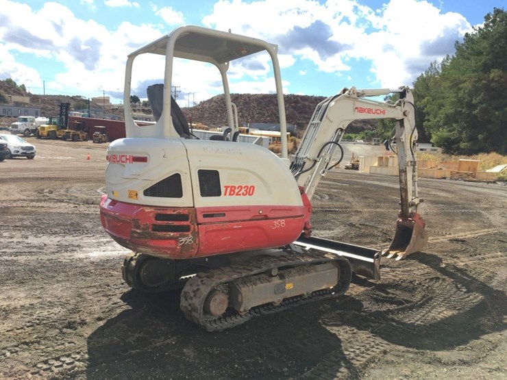 2020-takeuchi-tb230-image-3