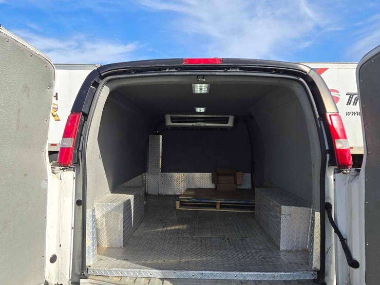 2017-chevrolet-express-g3500-image-9