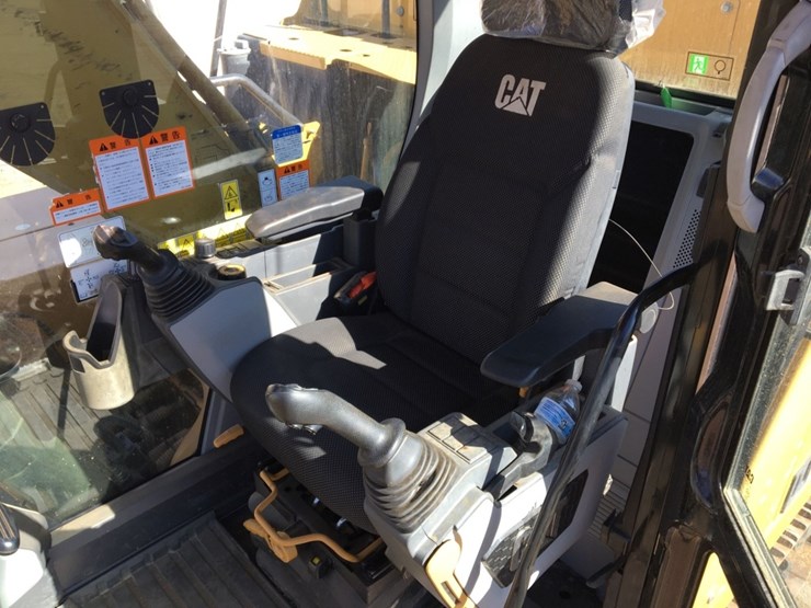 2019-caterpillar-320-image-8