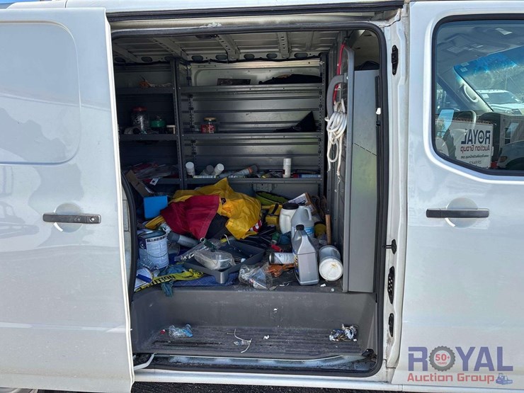 2021-nissan-nv2500hd-image-23