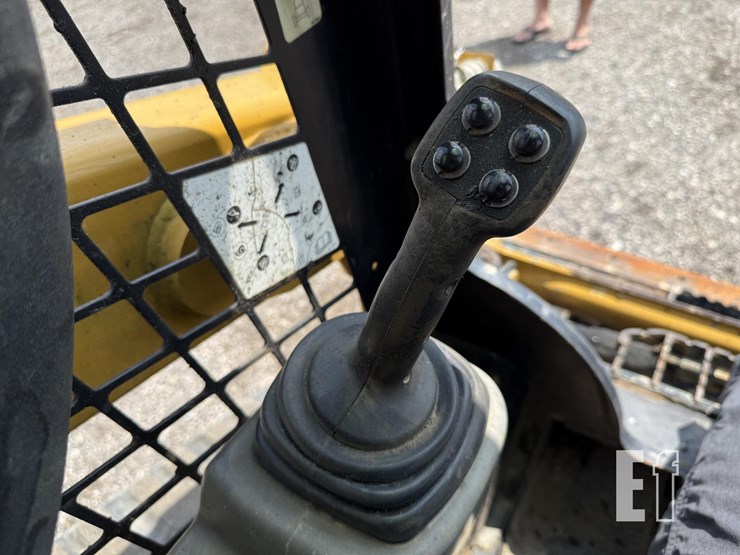 2019-caterpillar-249d-image-16