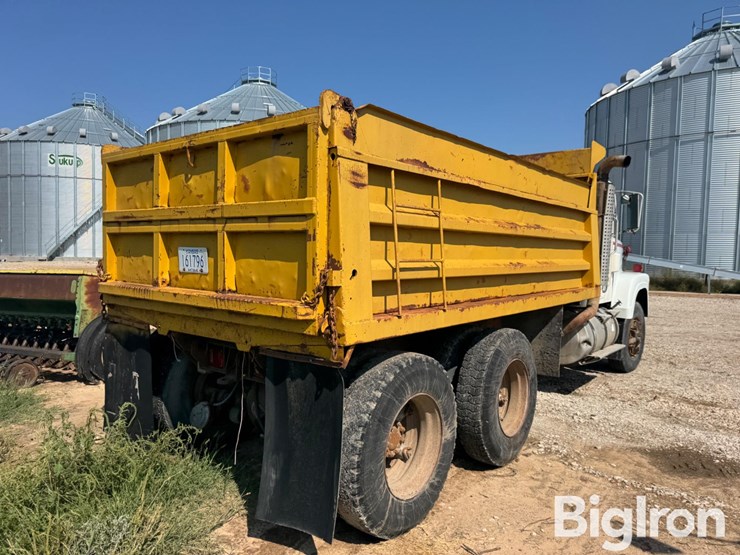 1976-international-f4270-image-5