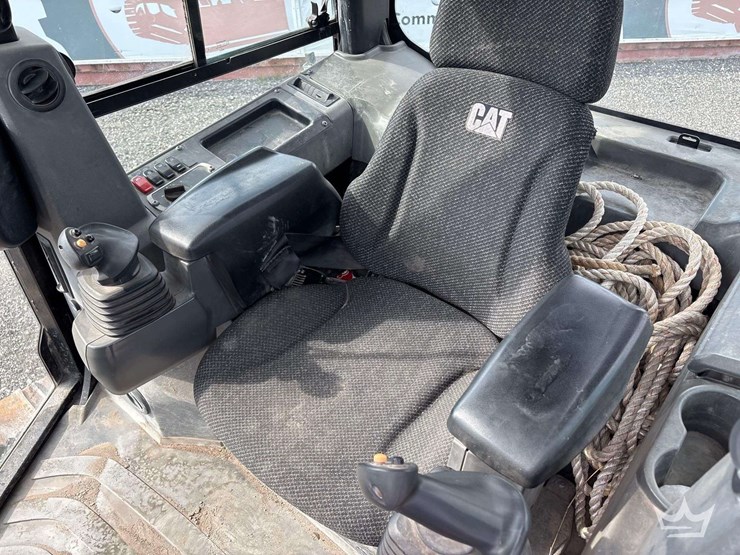 2020-caterpillar-d5k2-lgp-image-8