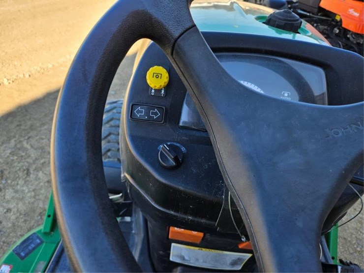 john-deere-2320-image-25