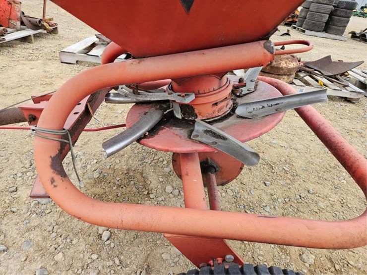 #3113-•-lely-pull-type-broad-cast-seeder-image-11