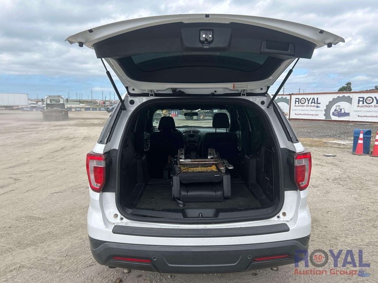 2018-ford-explorer-image-30