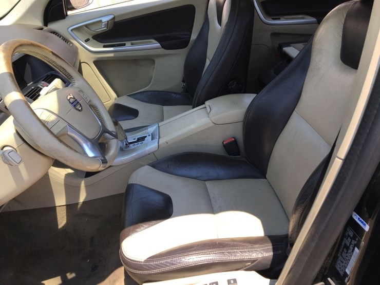 2012-volvo-xc60-image-8