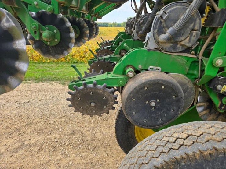 john-deere-1790-image-22