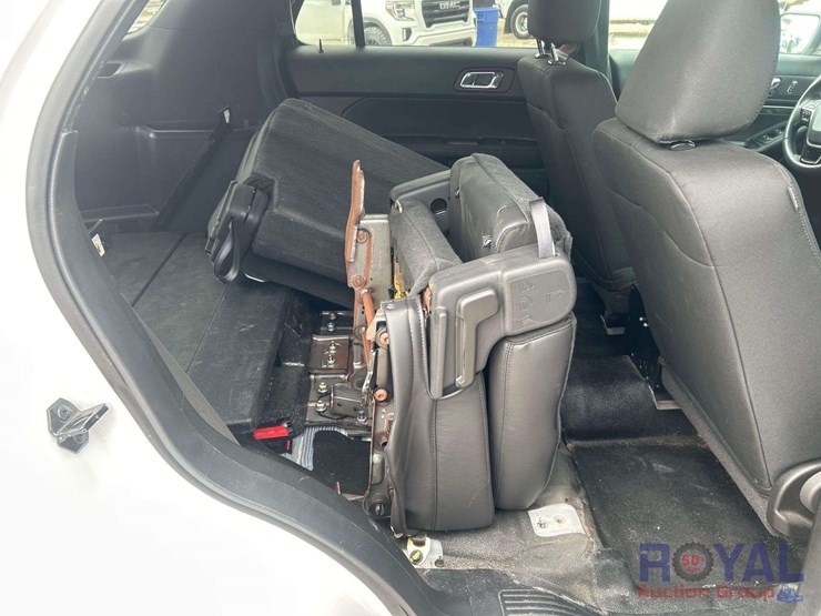 2017-ford-explorer-image-22