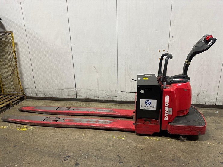 2012-raymond-8400-image-1