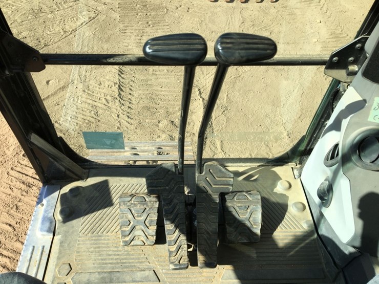 2019-caterpillar-320-image-7