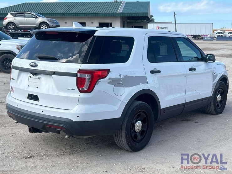 2017-ford-explorer-image-3