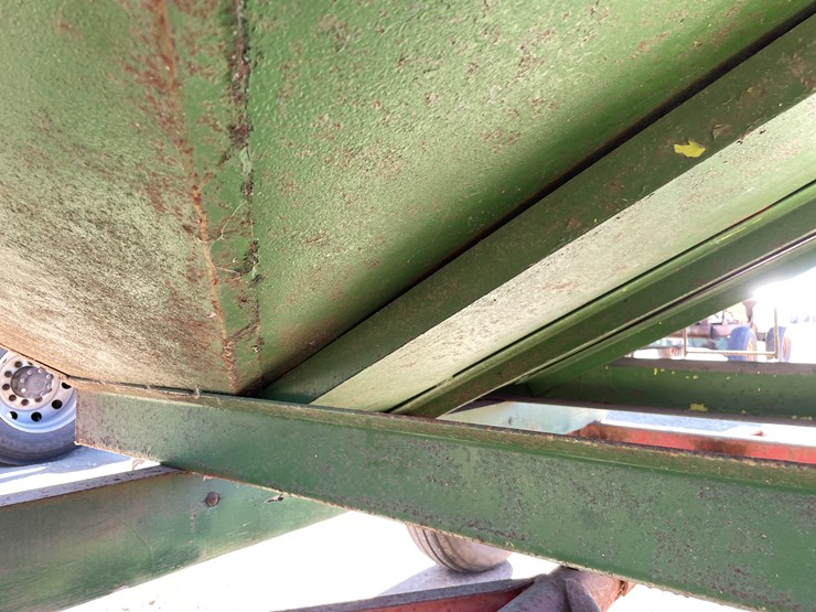 #5929-•-gravity-box-on-running-gear-image-27