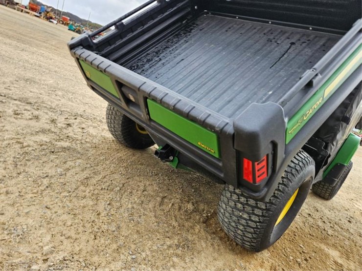 2011-john-deere-gator-image-18