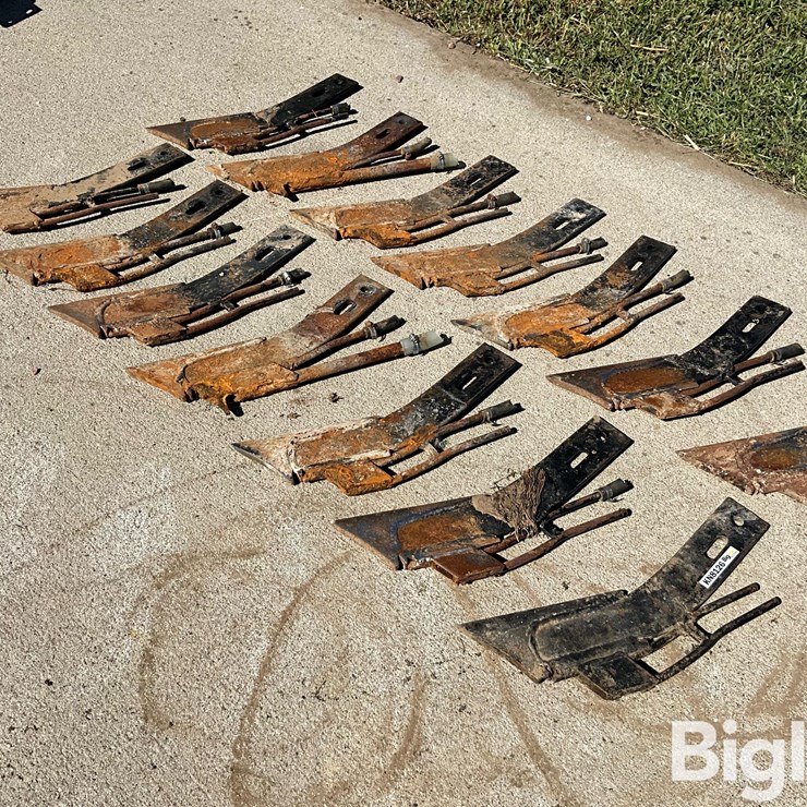 Mag 38 Anhydrous Knives