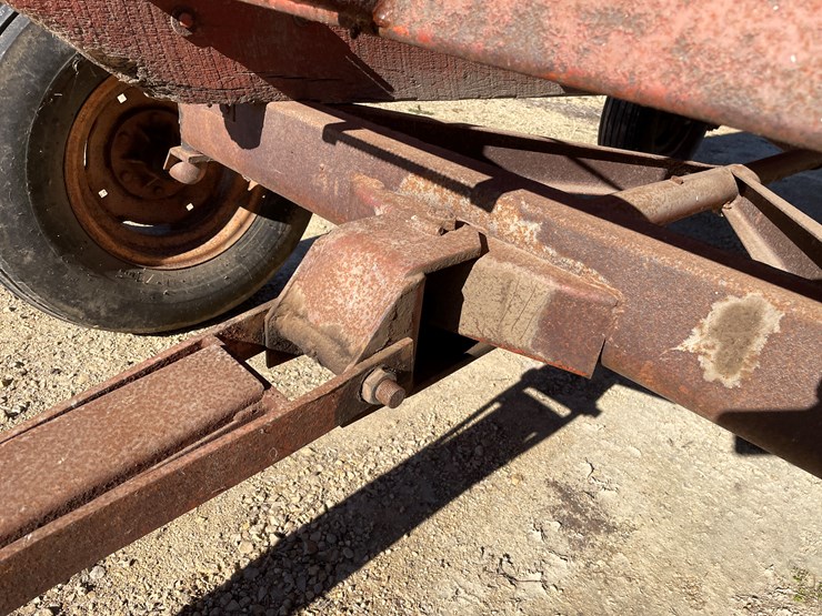 #5931-•-gravity-box-on-running-gear-image-12