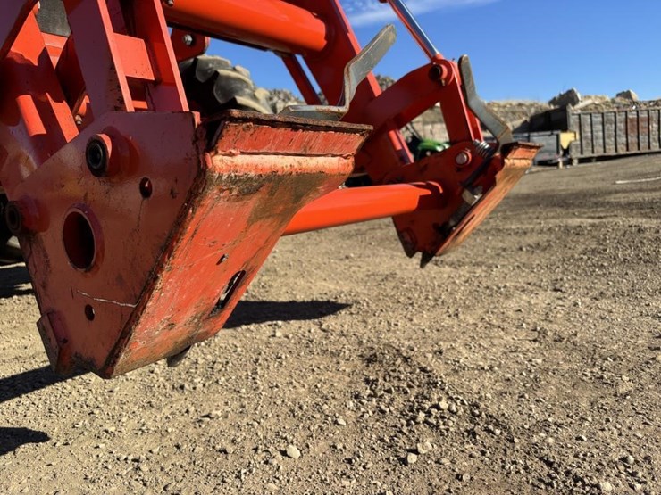 2019-kubota-m7060d-image-10