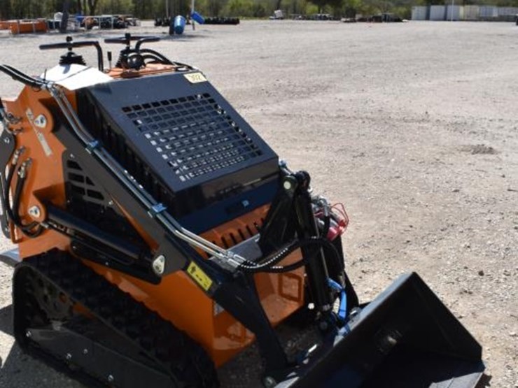 landhero-ht380-mini-skid-steer-(serial-#-7114031)-(k)-image-2