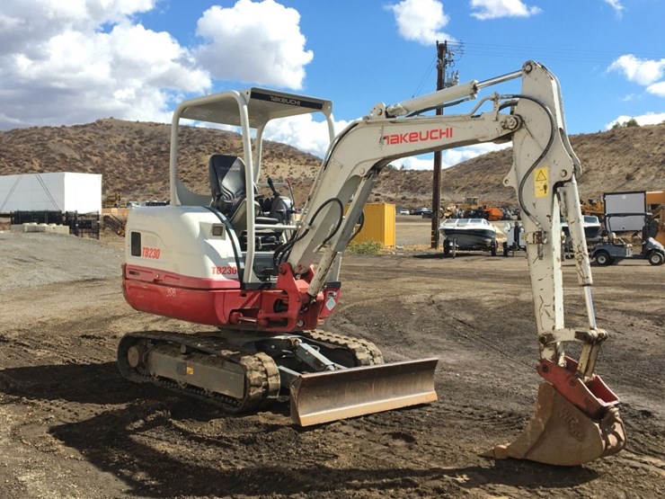 2020-takeuchi-tb230-image-2