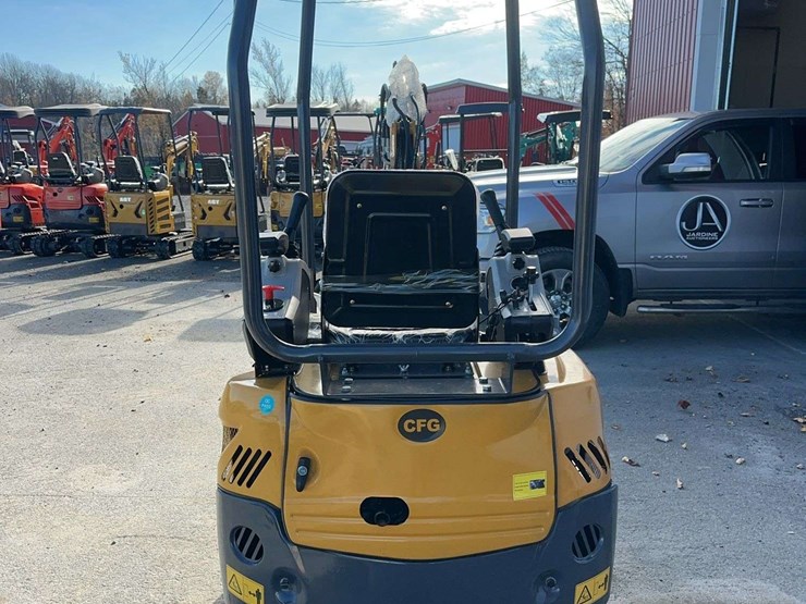 2025-cfg-qk18r-mini-excavator-image-6