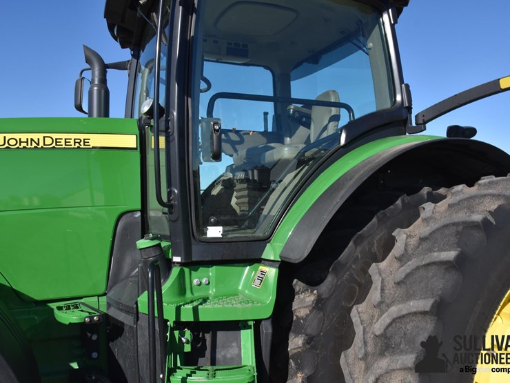 2013-john-deere-8235r-image-16