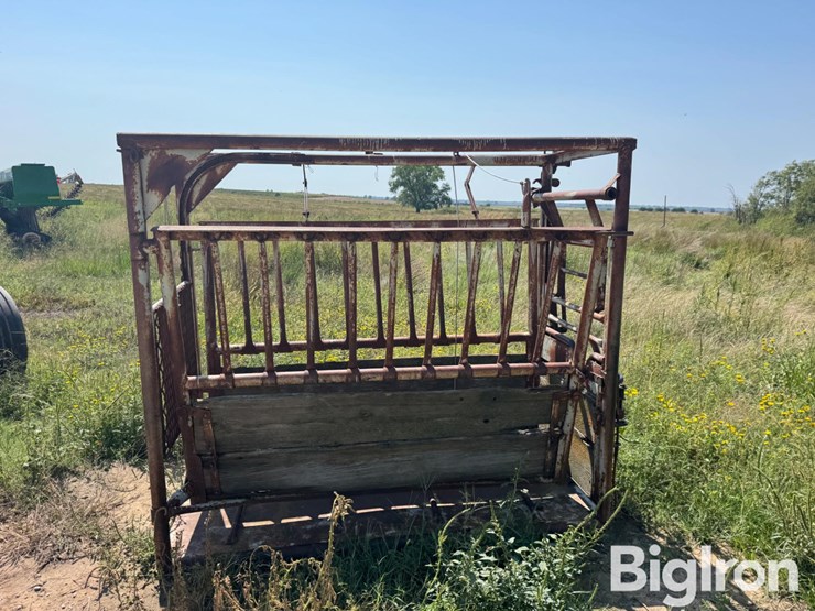 livestock-squeeze-chute-image-8