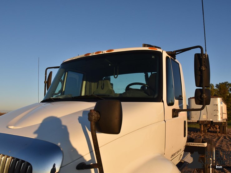 2007-international-8600-image-11