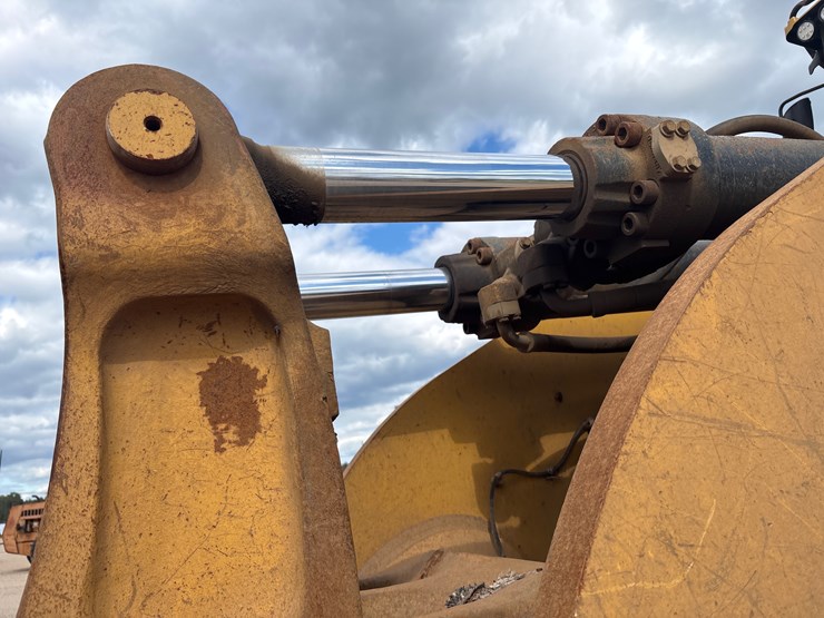 caterpillar-980-image-9