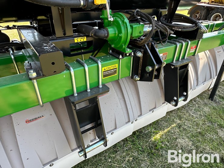 willmar-redball-642e-hooded-sprayer-image-11