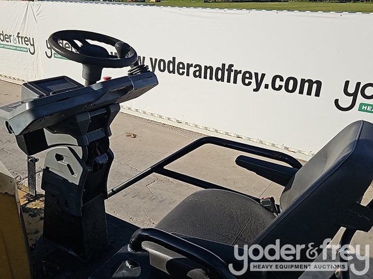 2017-caterpillar-ap-1000f-image-29