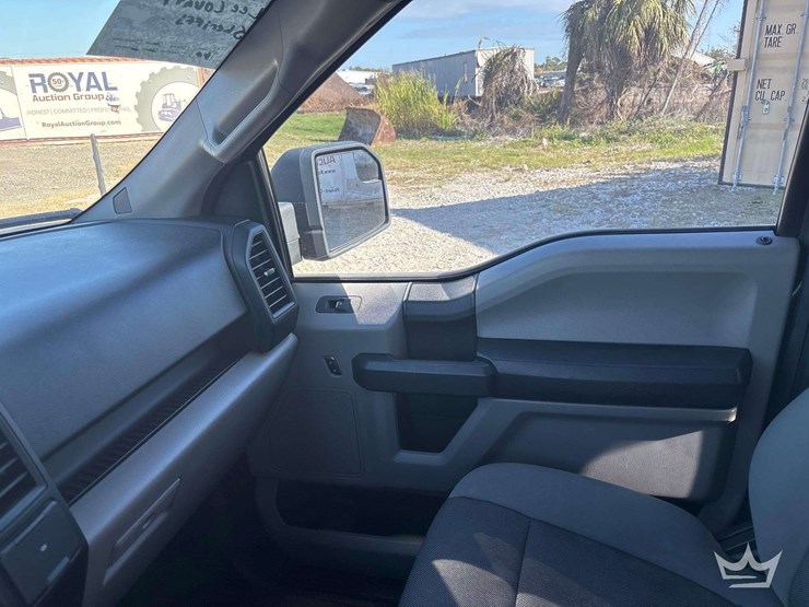 2015-ford-f-150-crew-cab-pickup-truck-image-15