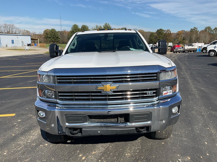 2015-chevrolet-silverado-image-2