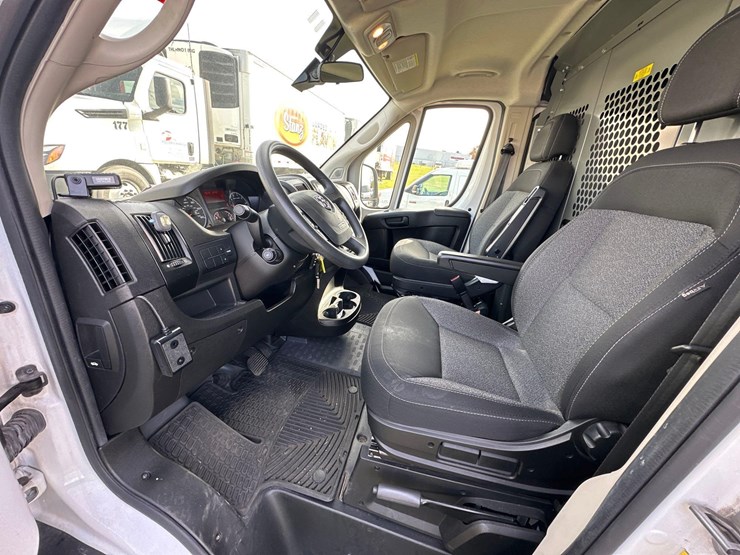 2021-ram-promaster-1500-image-4