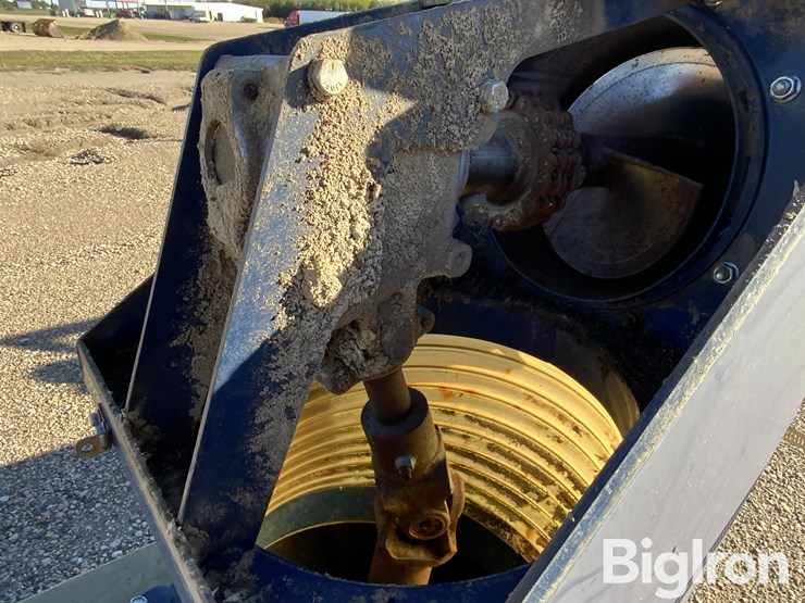 harvest-international-h1084xt-torpedo-auger-w/swing-hopper-image-14