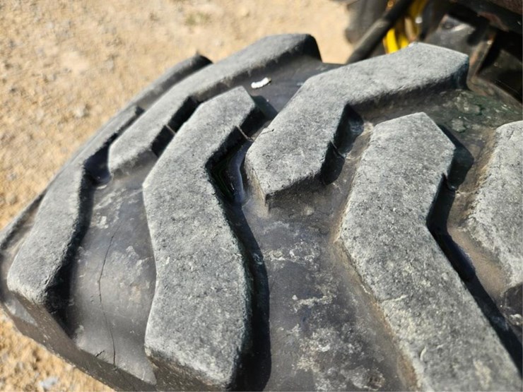 john-deere-2520-image-29