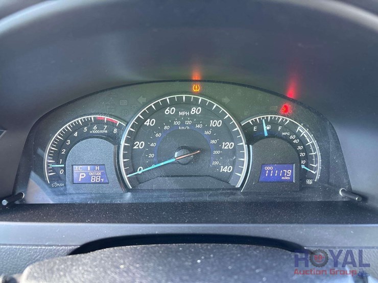 2012-toyota-camry-sedan-image-10