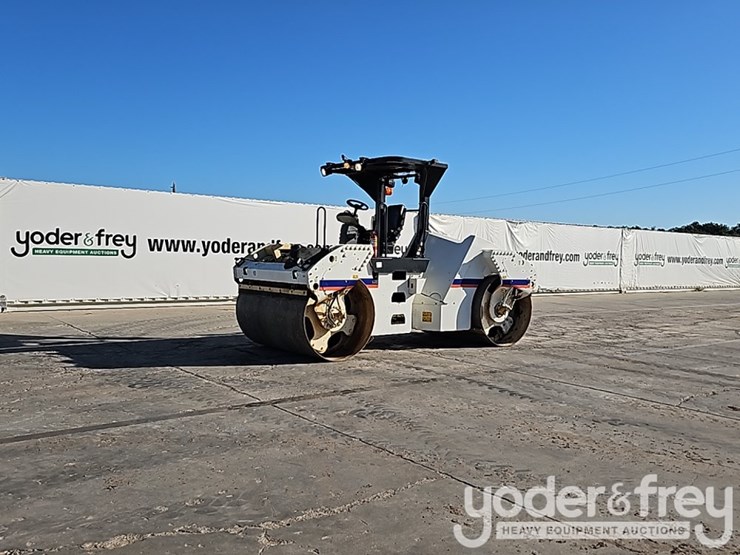 2014-caterpillar-cb54xw-image-2