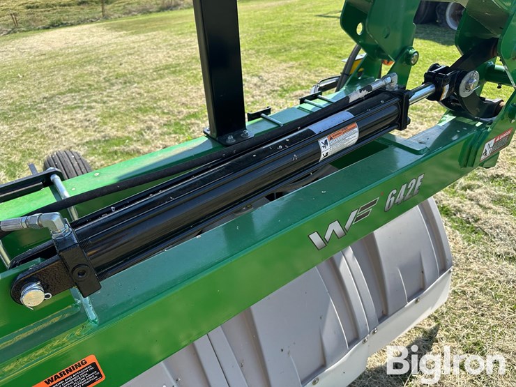 willmar-redball-642e-hooded-sprayer-image-19