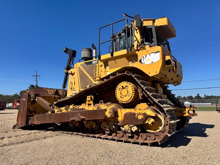 2019-caterpillar-d8t-image-1