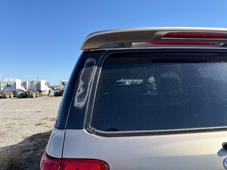 2004-toyota-sequoia-image-16