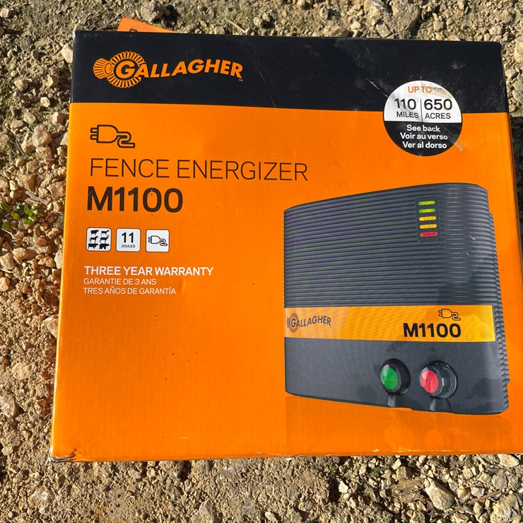 #5951 • Gallagher M1100 Electric Fencer