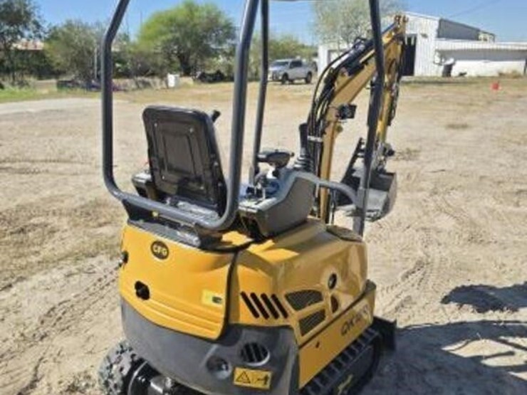 cfg-mini-excavator-qk18r-with-hydraulic-thumb-image-4