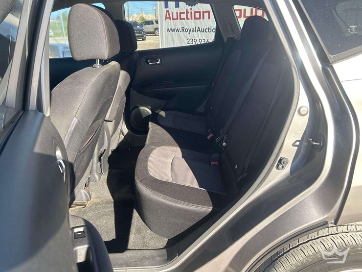 2013-nissan-rouge-suv-image-23