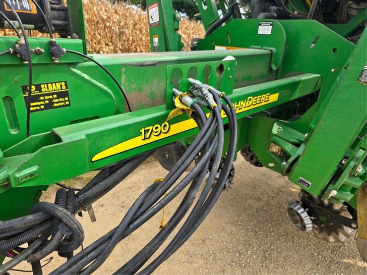 john-deere-1790-image-33