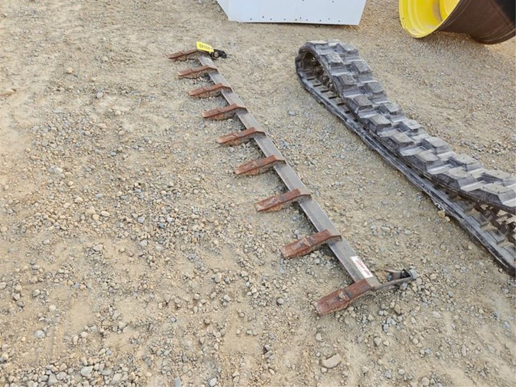 #3143-•-bobcat-78"-bolt-on-tooth-bar-image-2