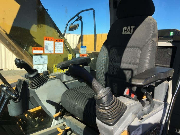 2018-caterpillar-320-image-6