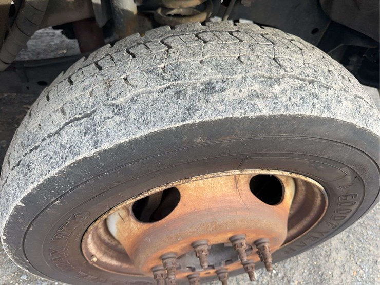 2016-ford-f550-xl-image-12