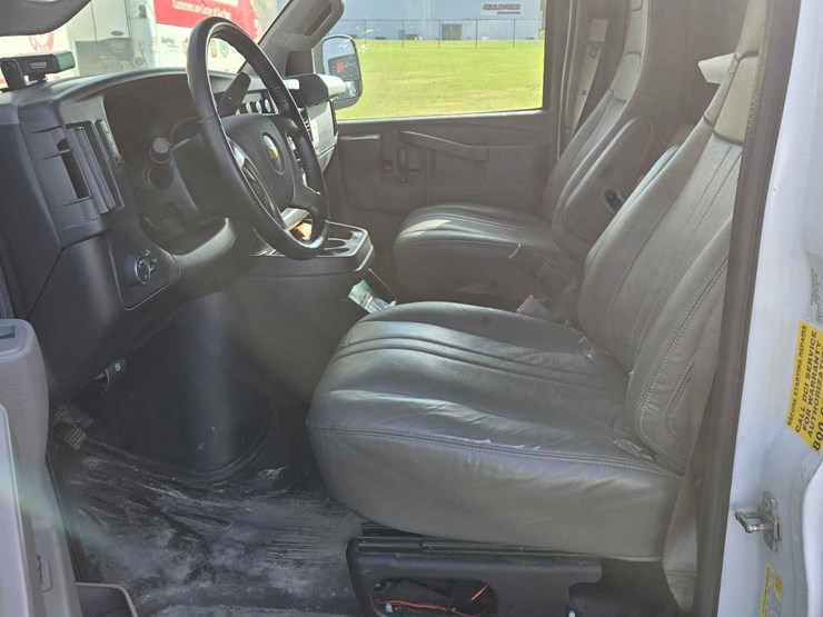 2017-chevrolet-express-g3500-image-6